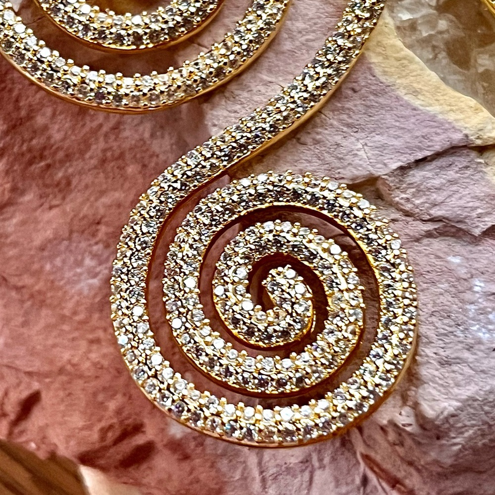 🌺🎉HP🎉🌺 NWT Cult Gaia Ramala Crystal-Embellished Gold Spiral Earrings - Picture 8 of 17